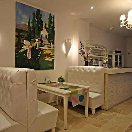 Larimar Boutique 3*