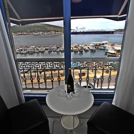 拉丽玛尔精品酒店 3* Çeşme